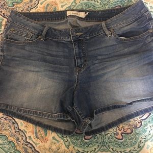 Torrid sz20 short jean shorts